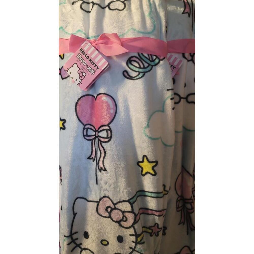 Hello Kitty - Picture 2 of 7